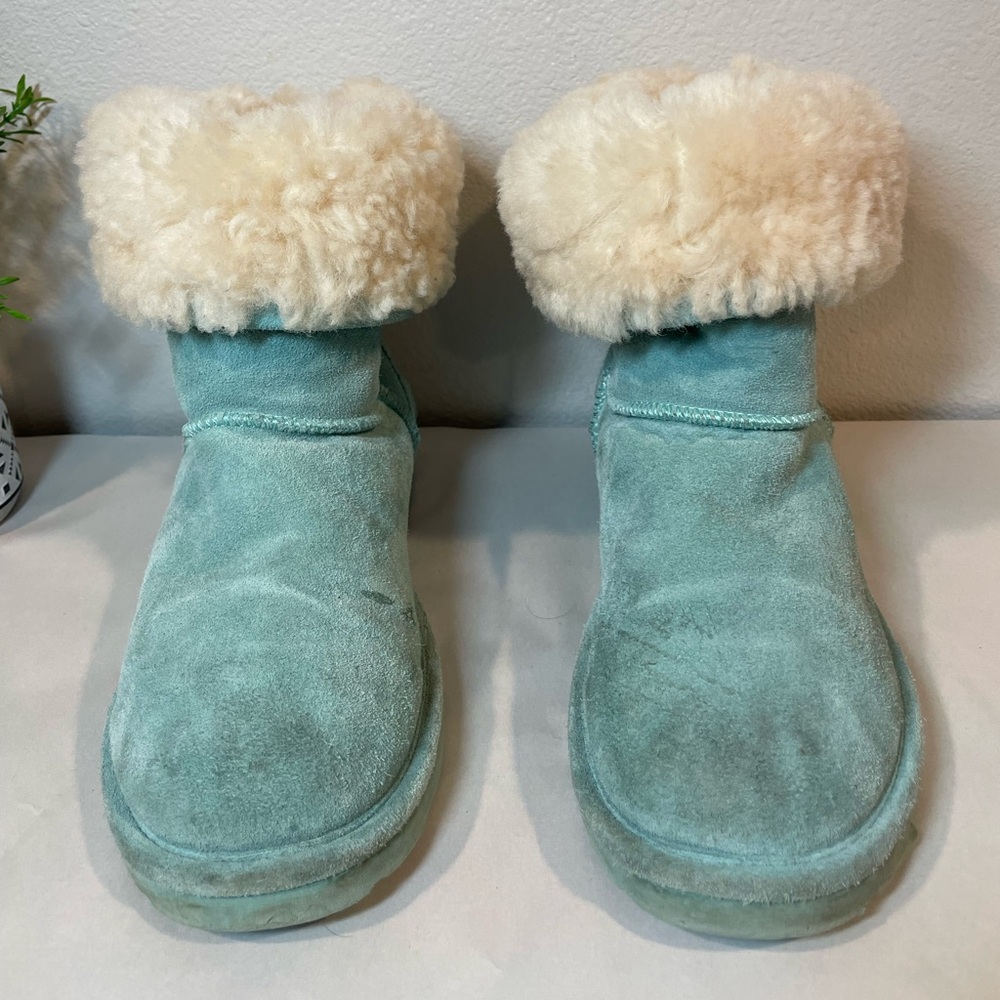 Bearpaw “Elle” Short Leather & Sherpa Boots. ‘Surfspray’ (Aqua) Blue | GUC
